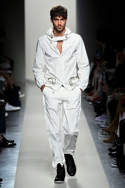 Look 12